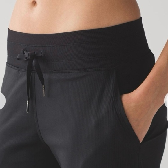 Lululemon Dance Studio Crop II 20” Unlined Lightweight Performance Pant Black 4 - Picture 4 of 16